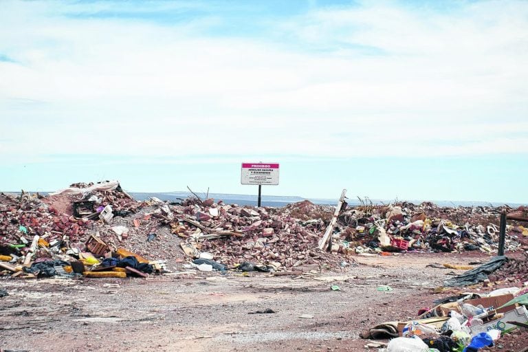 Un niño fue atropellado por un camión en el basural de Neuquén