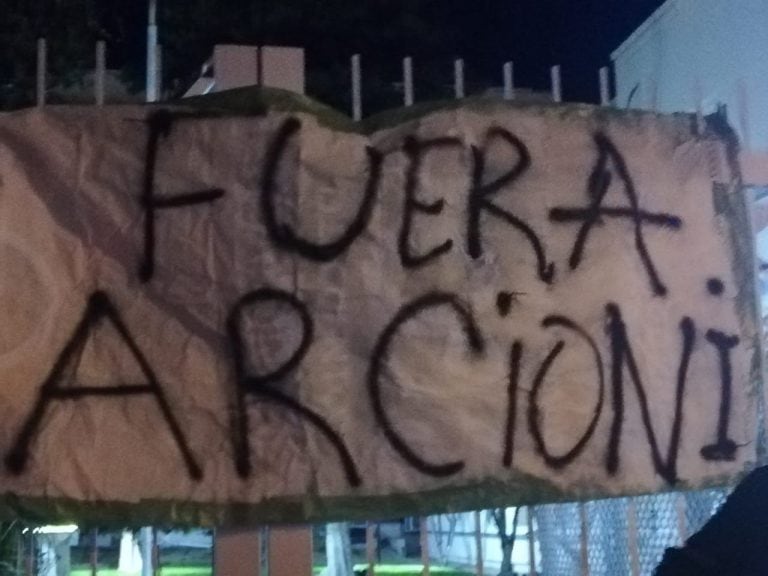 Exigen una mesa de diálogo urgente y que se investigue al Gobernador Mariano Arcioni, por incumplimiento del los deberes públicos.