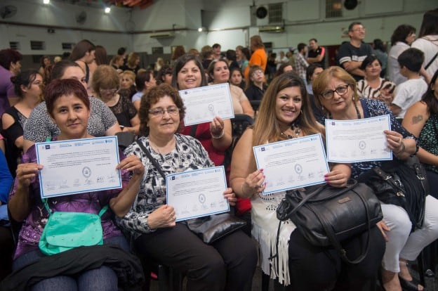 Más de 900 egresados en distintos cursos de oficios.