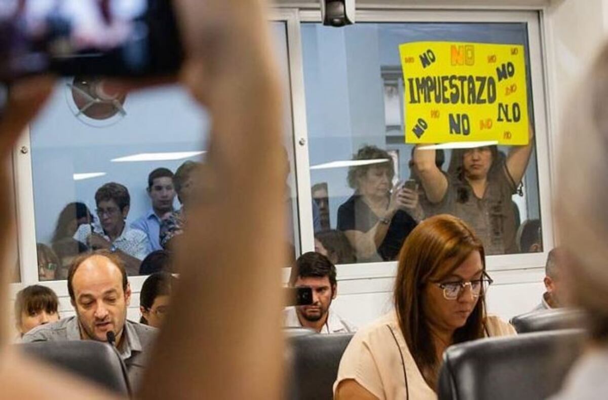 Fracasó la sesión extraordinaria; la suba de impuestos sigue firme