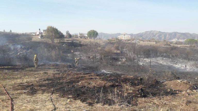 Incendio controlado en Villa Santa Cruz del Lago.