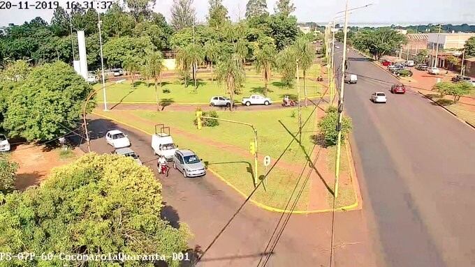 Posadas. Acceso vigilado desde la Avenida Lavalle a la Avenida Quaranta. Una cámara Domo sigue objetos de interés y dos leen las patentes. (Ministerio de Gobierno)