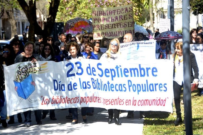 Las bibliotecas populares salieron a promocionar la lectura en Resistencia.