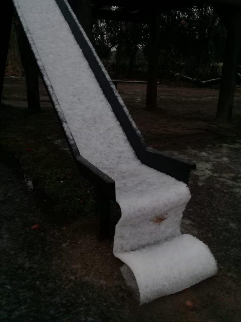 El norte cordobés en San Pedro y Tulumba se vio sorprendido por una intensa nevada este jueves.