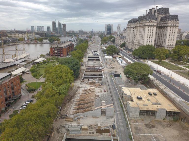 Una "escalinata-puente" permitirá caminar desde Plaza de Mayo hasta Puerto Madero