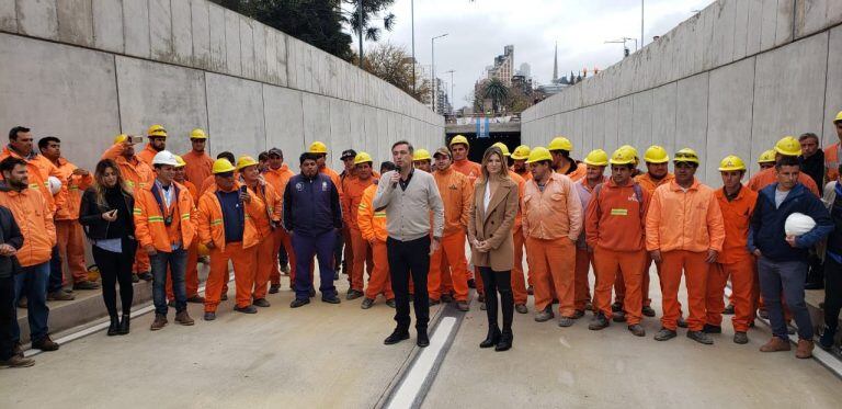 Mestre en la inauguración del Nudo Vial y en medio de las protestas de remiseros y taxistas.