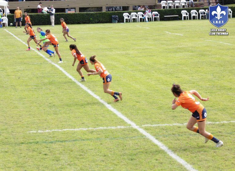 Abril Romero jugando para el Seleccionado Tucumano Juvenil. (Foto: Liceo Rugby Club Oficial).