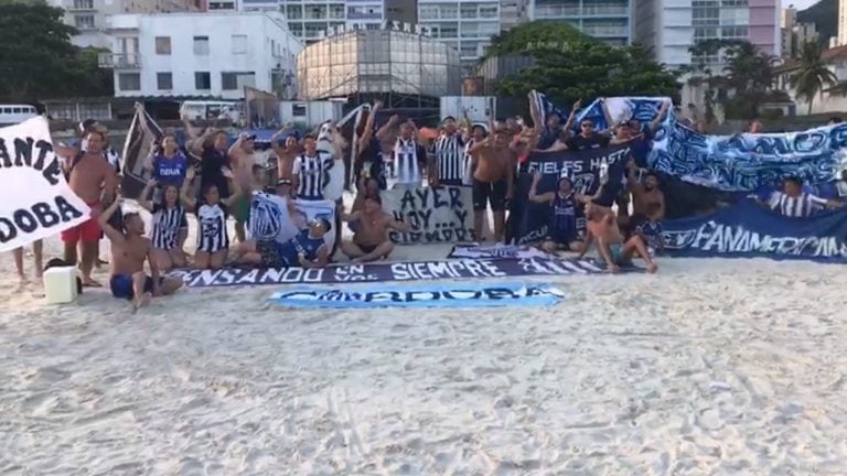 Hinchas de Talleres en la previa del partido ante San Pablo\u002E