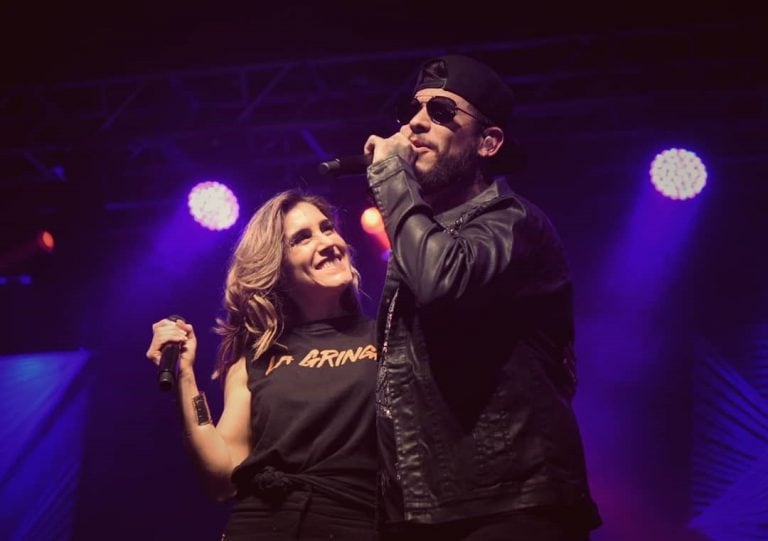 Soledad Pstorutti y Ulises Bueno, dos de los artistas que abrirán esta noche la programación de cuatro días de "El Carnaval de Los Tekis" en Jujuy.