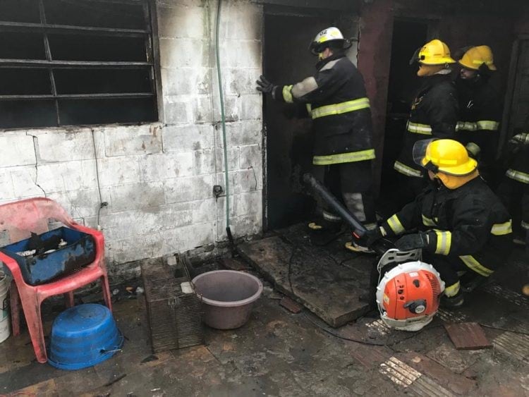 Se incendió por completo una casa en San Genaro