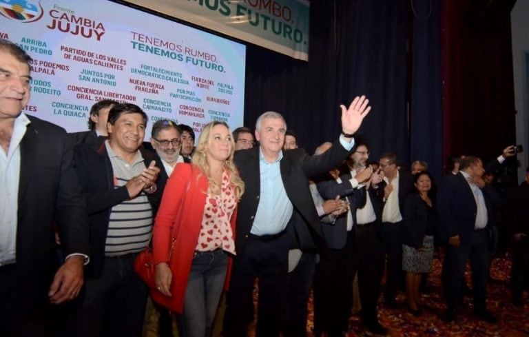 Dirigentes de los diferentes partidos que integran e frente Cambia Jujuy acompañaron a Morales en el relanzamiento del espacio político, de cara a los comicios del 9 de junio.