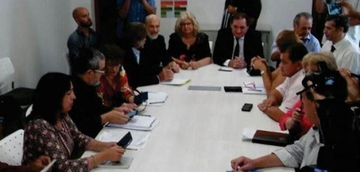 La Provincia ofreció a los maestros adelantar la cláusula gatillo, pero no se mueve del 18%