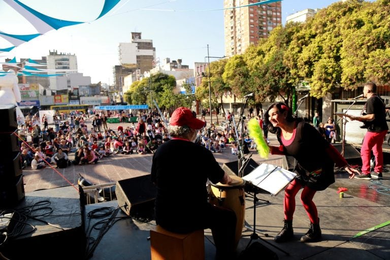 Último fin de semana de la Feria del Libro en Rosario.