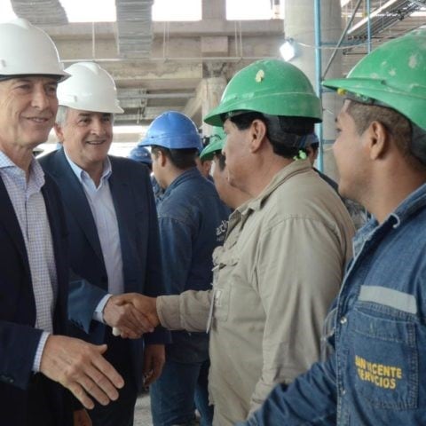 Macri y Morales recorren el aeropuerto de Jujuy para visitar las obras de  modernización que se están realizando