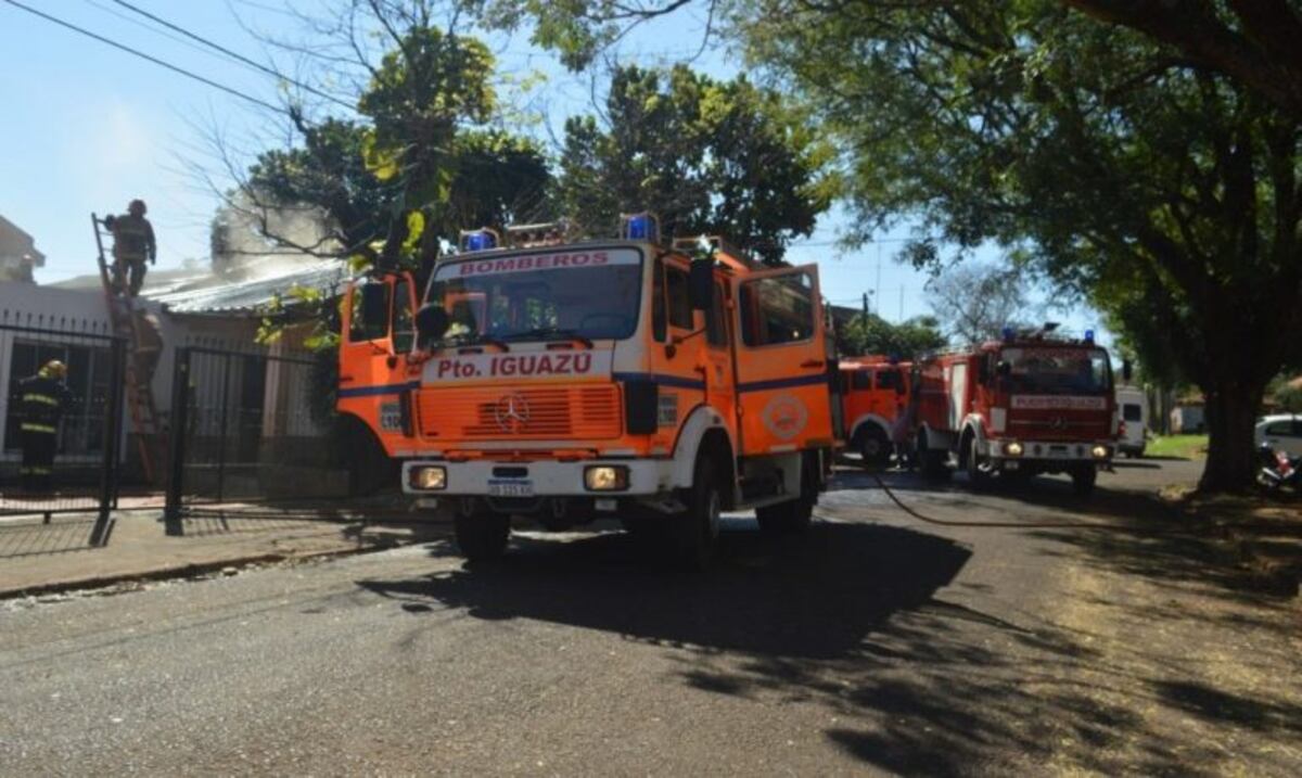 El rápido accionar de Bomberos Voluntarios evitó la pérdida de una vivienda