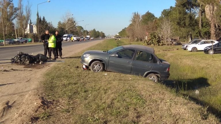 Un motociclista murió al chocar con un auto en la vieja ruta 9 (Infofunes)