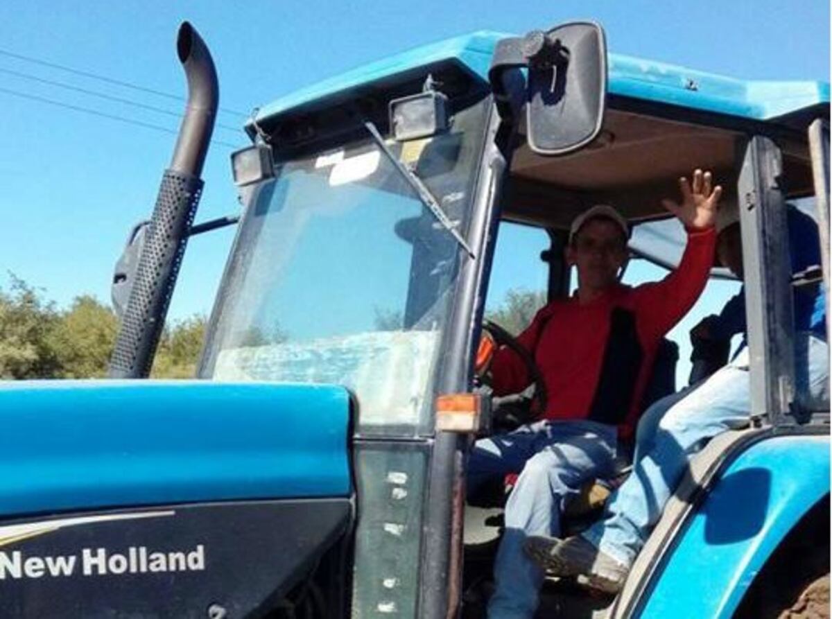 Cosecha papas, fue electo intendente y sigue trabajando en el campo hasta que asuma