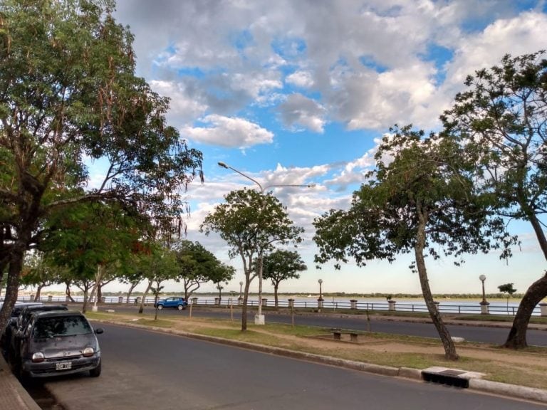 Lunes nublado en Corrientes.