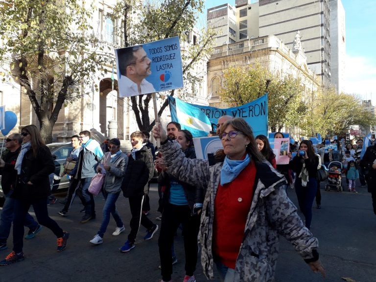 En Bahía marcharon en favor del doctor Rodríguez Lastra