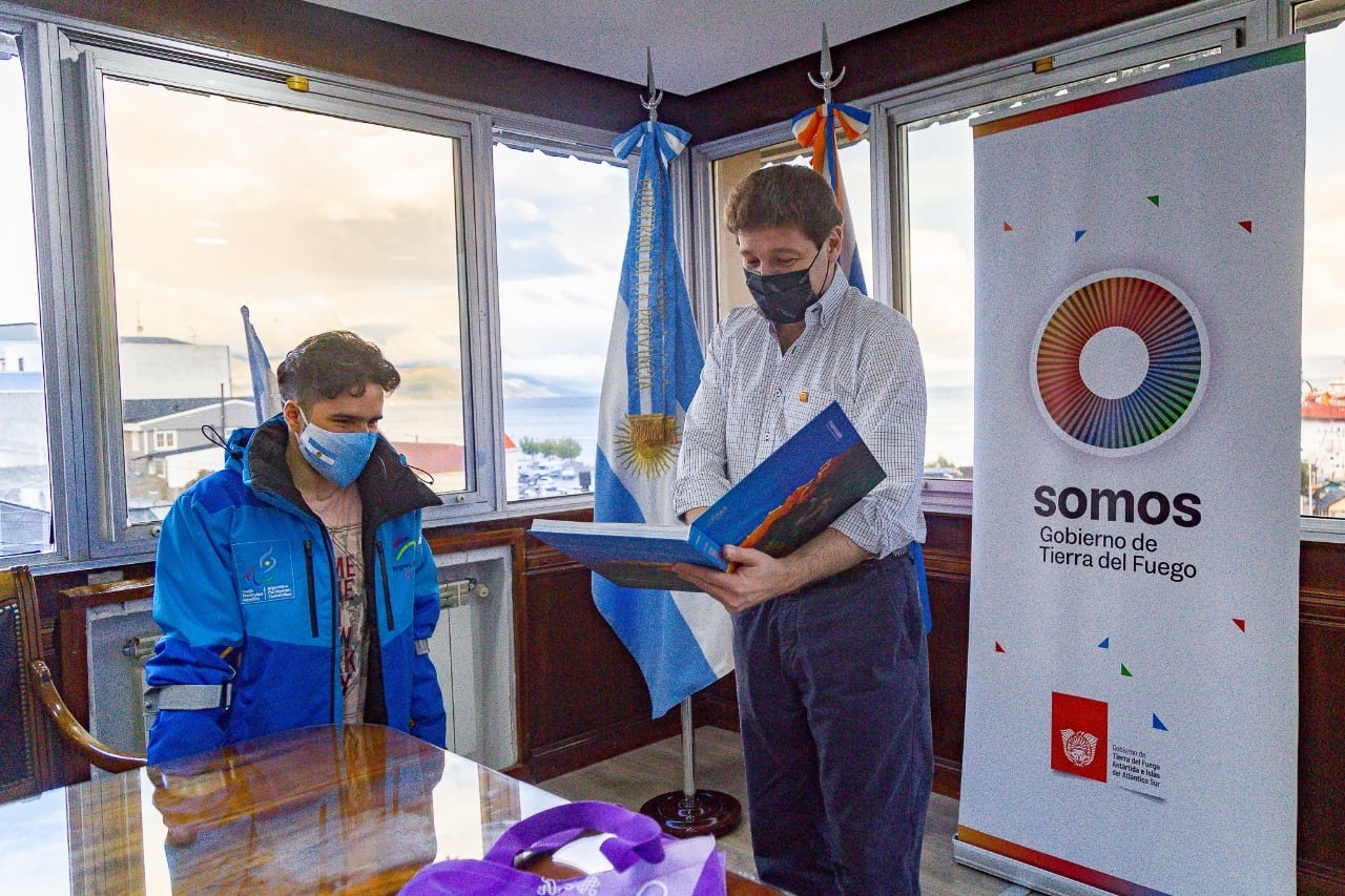 El Gobernador Fueguino recibió al deportista tras su participación en los Juegos Paralímpicos de Beijing.