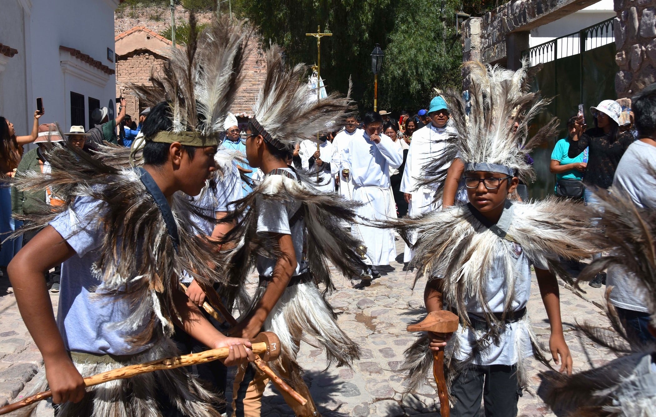 Bandas de sikuris, "samilantes" -en la foto- y feligreses honraron a la Virgen de la Candelaria. Las actividades se iniciaron en las primeras horas del día con repiques de campanas y la celebración de oficios religiosos.