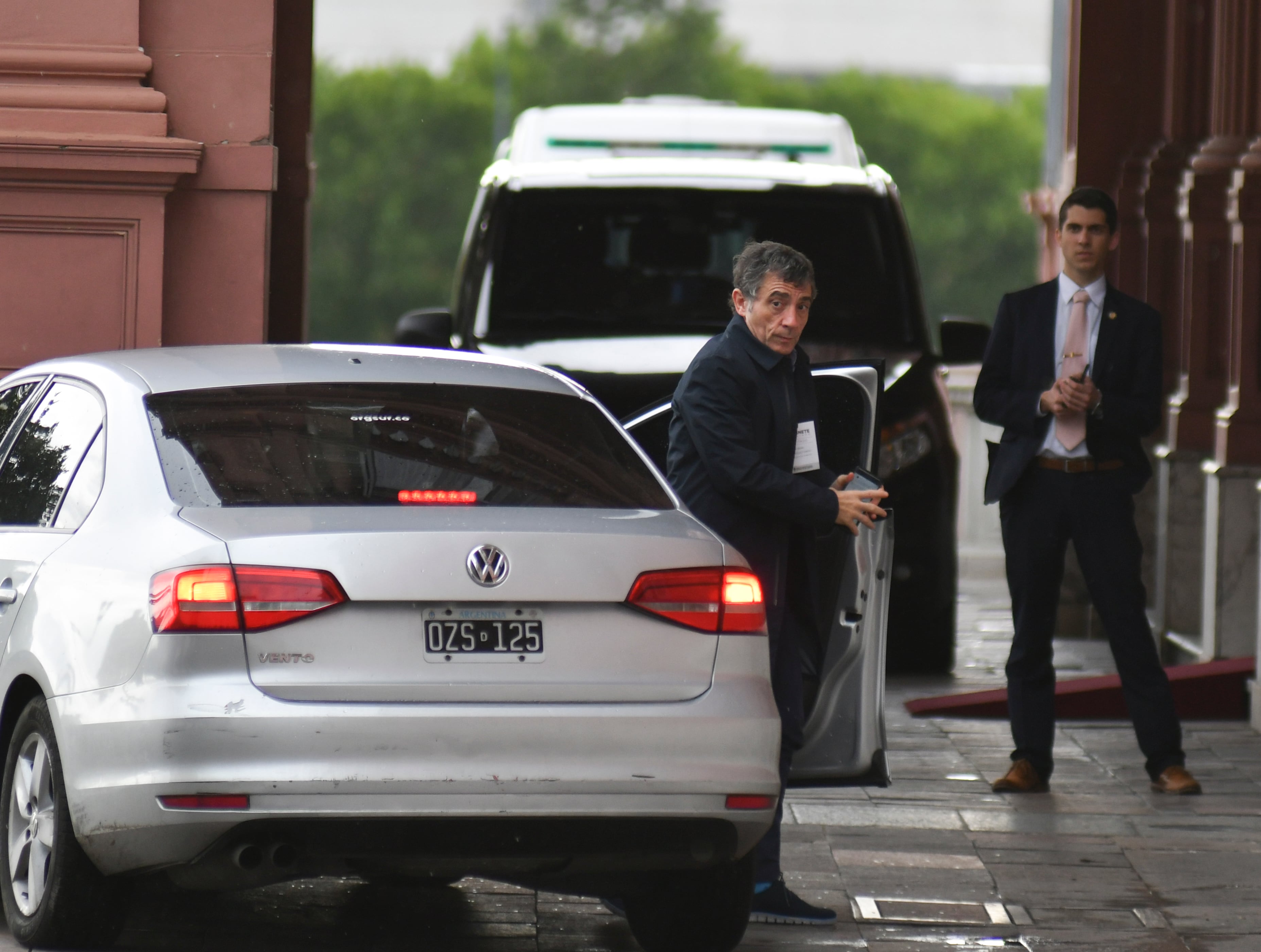 fabian rodriguez simon pepin saliendo de la casa rosada el 13 de diciembre de 2018

FOTO FEDERICO LOPEZ CLARO