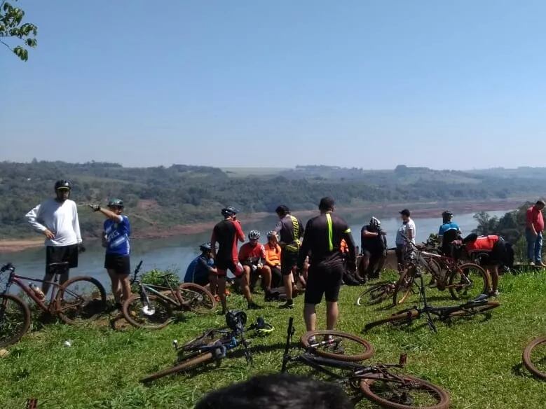 Primera Travesía Ciclística en Puerto Esperanza: enorme cantidad de inscriptos.