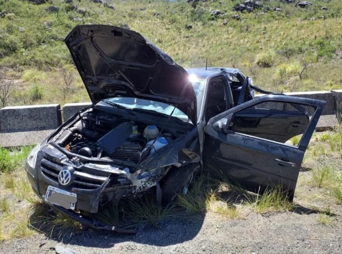 Una mujer dio varios vuelcos con su vehículo en el Camino de la Altas Cumbres