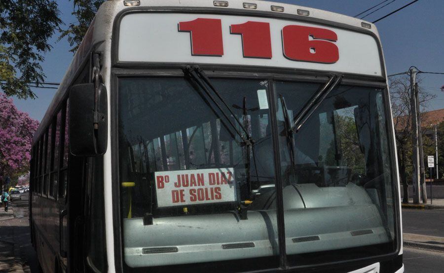 Facundo logró frenar el colectivo de la Línea 116 en plena Avenida Colón.