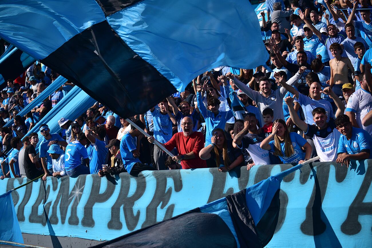 Unas 35 mil personas coparon el Gigante de Alberdi para presenciar el atractivo 1-1 entre Belgrano y Talleres. (Ramiro Pereyra / La Voz)