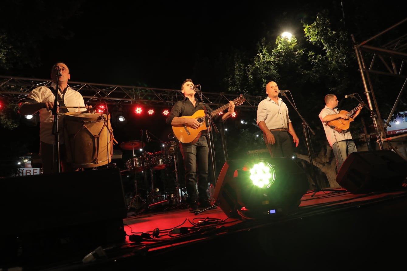 El grupo Herencias fue uno de los invitados a la primera jornada de la peatonal de Arte y Vino en Alvear. Gentileza 