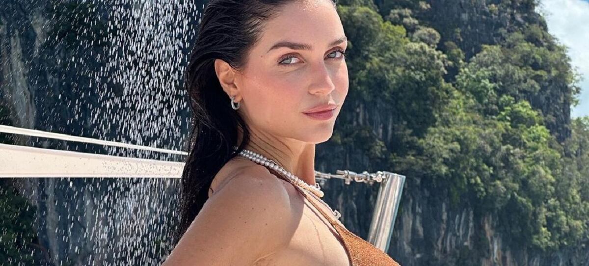Zaira Nara posó de espaldas desde Ibiza con una microbikini roja que infartó a todos