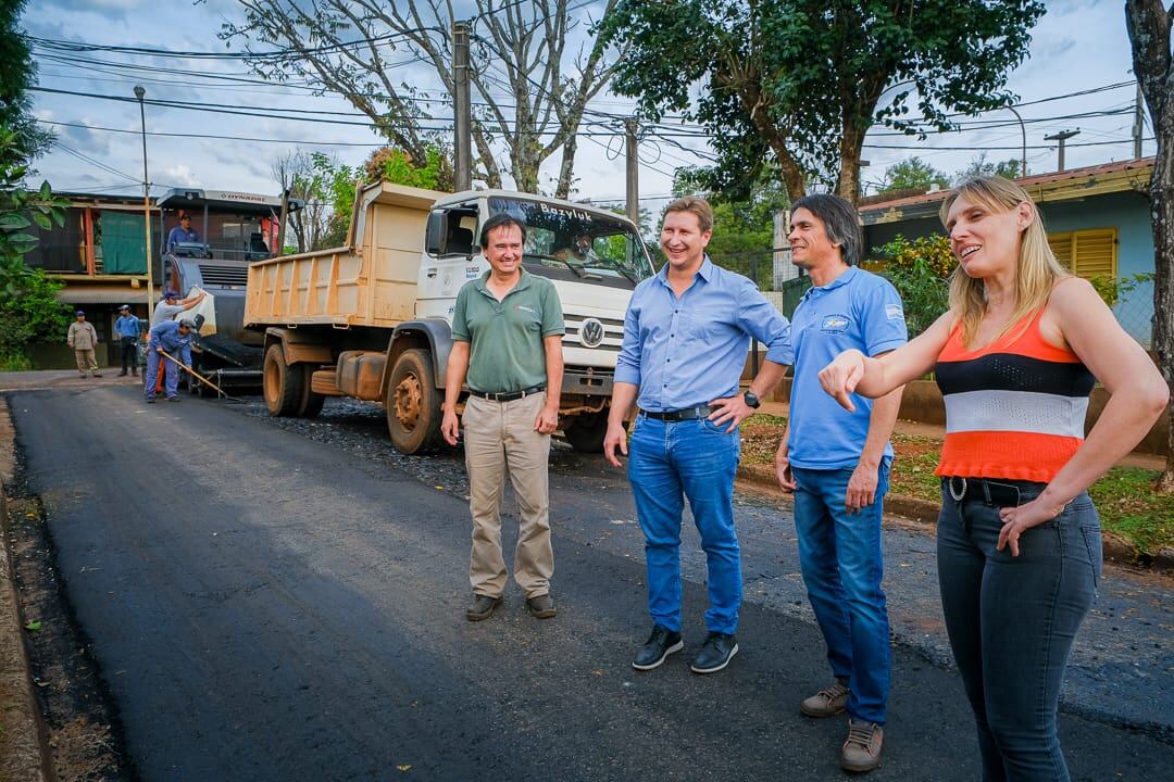 Sebastián Macias recorrió la planta de asfalto en Montecarlo.