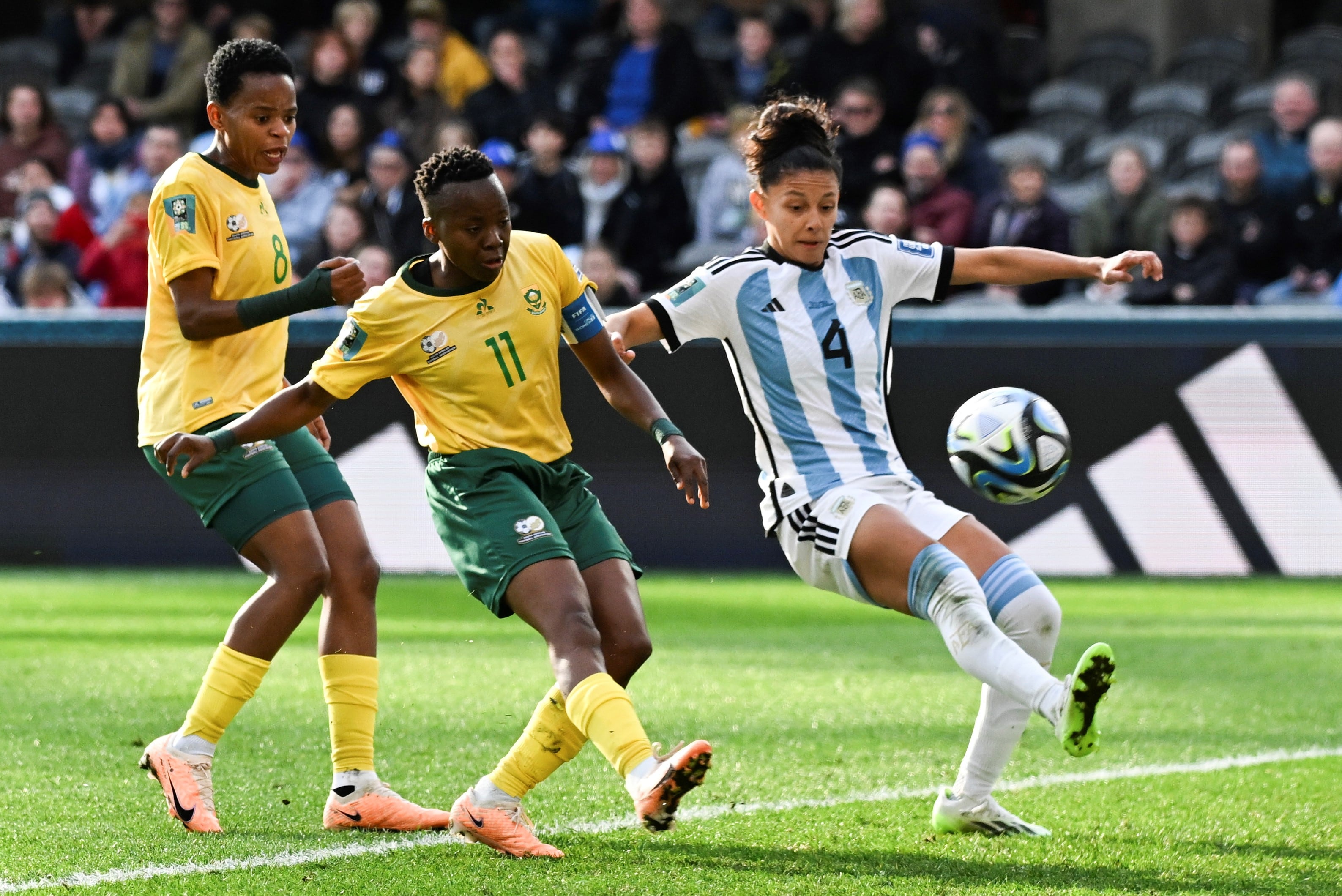 Argentina empató 2-2 con Sudáfrica ante Sudáfrica por la fecha 2 del Grupo G. (AP)