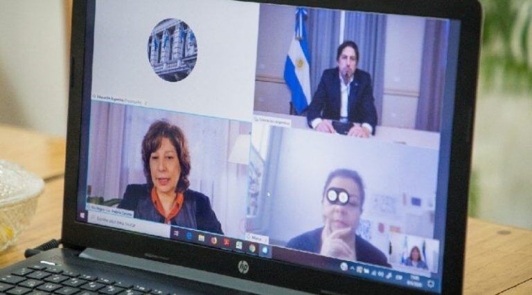 Arabela Carreras y Nicolás Trotta (web).