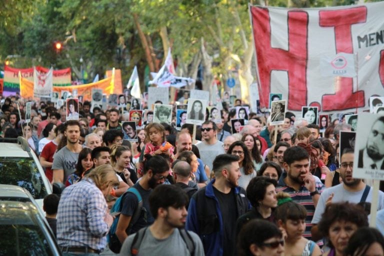 Miles de personas participaron de la caravana.