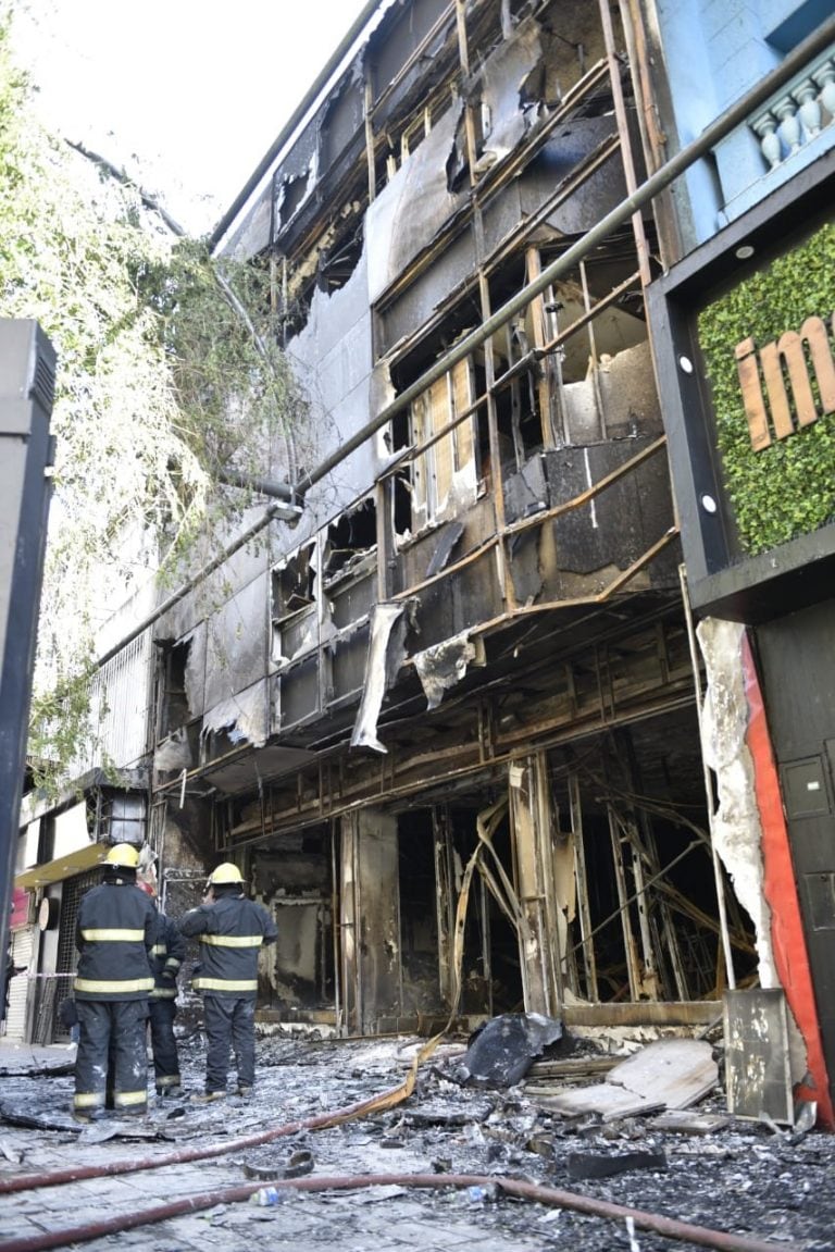 Incendio en la Peatonal.