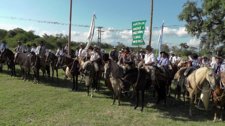 Los jinetes, momentos previos a iniciar la marcha.