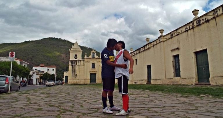 Beso salteño. (Web)