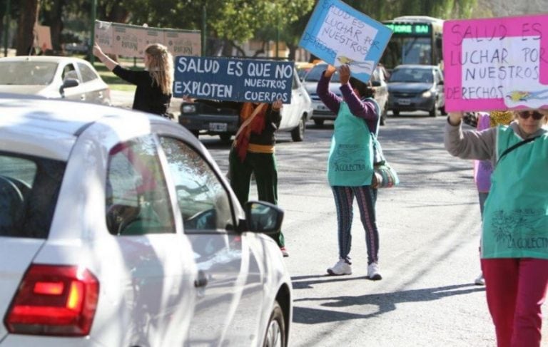 Expresaron que hay "violencia obstétrica e institucional, frente a las dificultades en el acceso a los turnos, a la discriminación y maltratos recibidos".