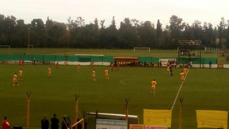 El partido de Instituto y Flandria (foto: @Contragolpe610).