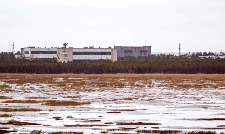 La explosión se registró en una "plataforma marítima" y varios empleados fueron arrojados al agua.