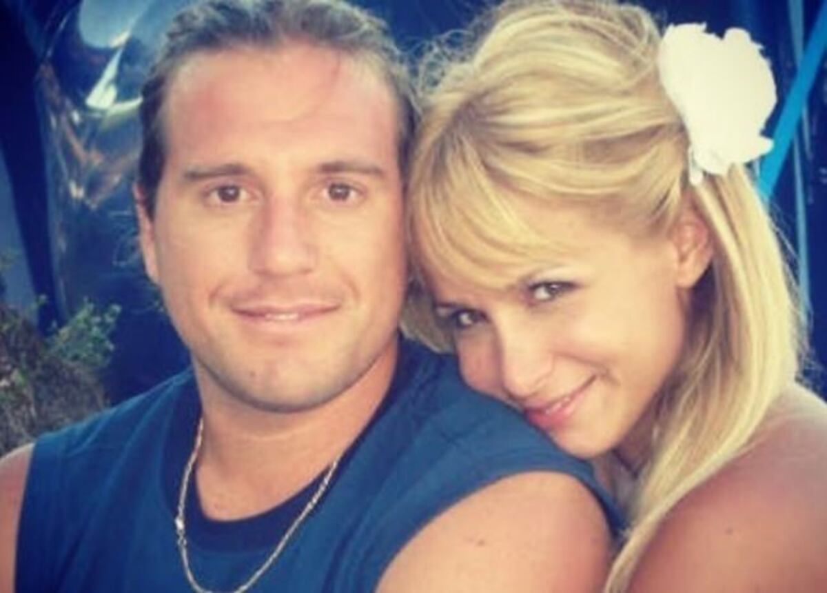 La esposa de Seba Cobelli le encontró una tanga en auto y él debió usarla en la playa