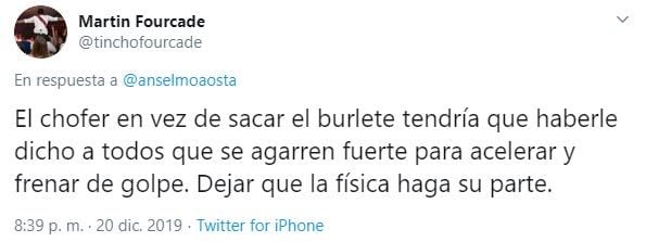 La odisea de un joven para rescatar su celular, que había caído debajo de un asiento del colectivo