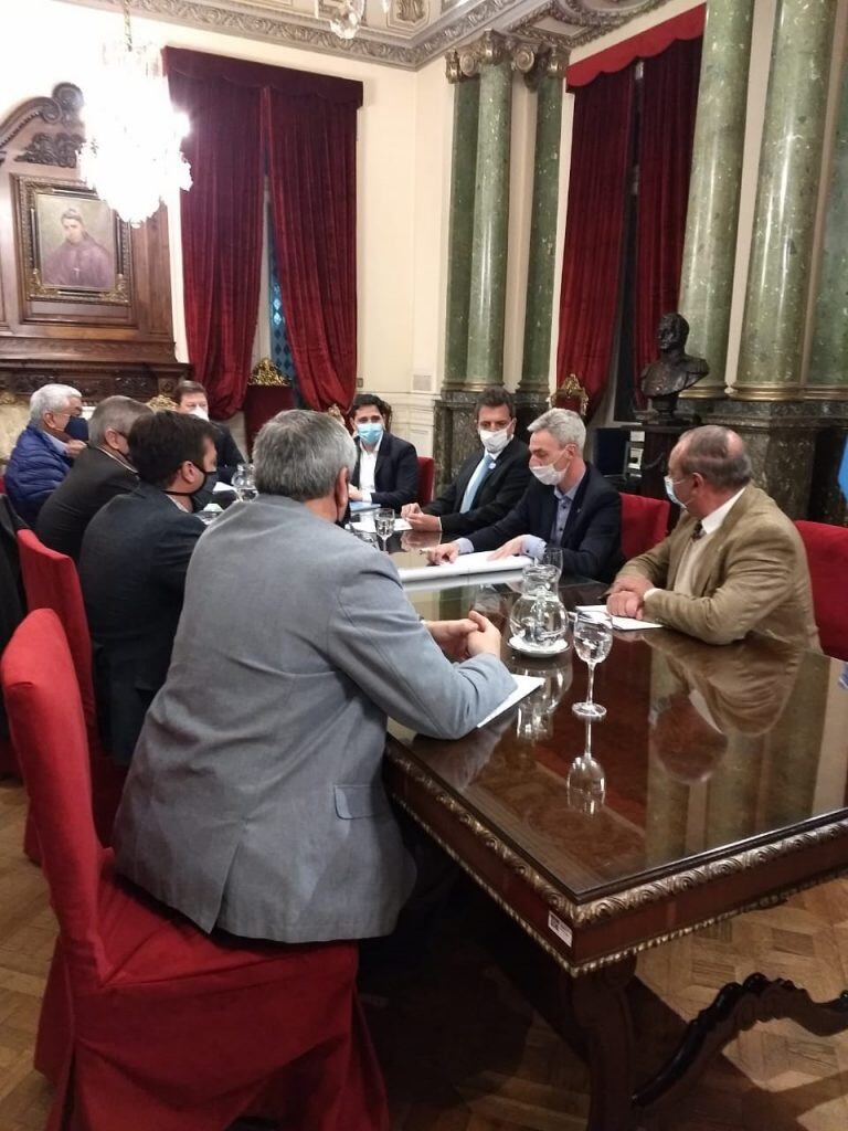 Carlos Sánchez con el Ministro de Transporte Mario Meoni