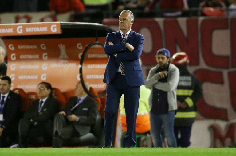 Gustavo Alfaro sabe que deberá salir a buscar el partido para dar vuelta la serie. Foto: REUTERS/Agustin Marcarian