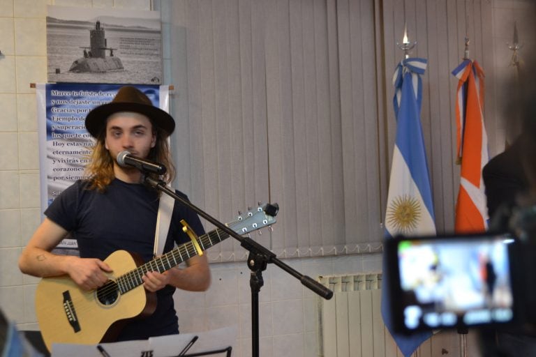 Pedro Mac también en el Aniversario del ARA San Juan en Tolhuin