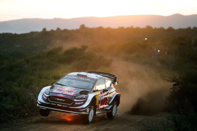 El auto de Ogier por las sierras de Córdoba.