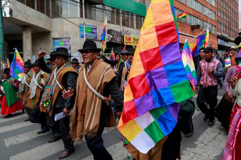 Seguidores del expresidente Evo Morales se movilizan por las calles de La Paz, Bolivia. REUTERS/Henry Romero