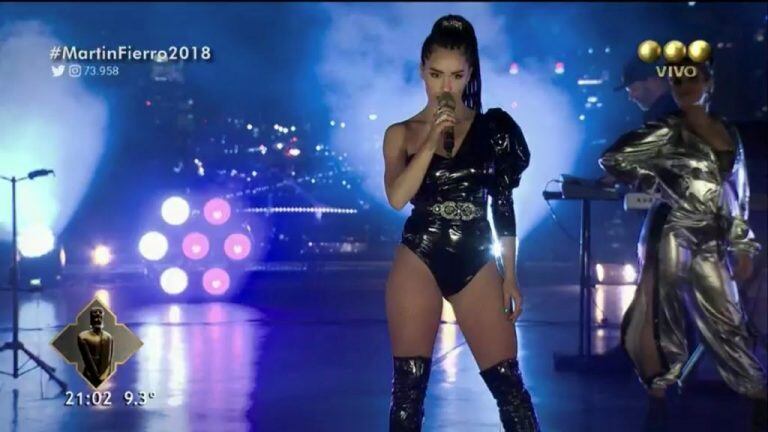 Lali Espósito en un show en los Martín Fierro